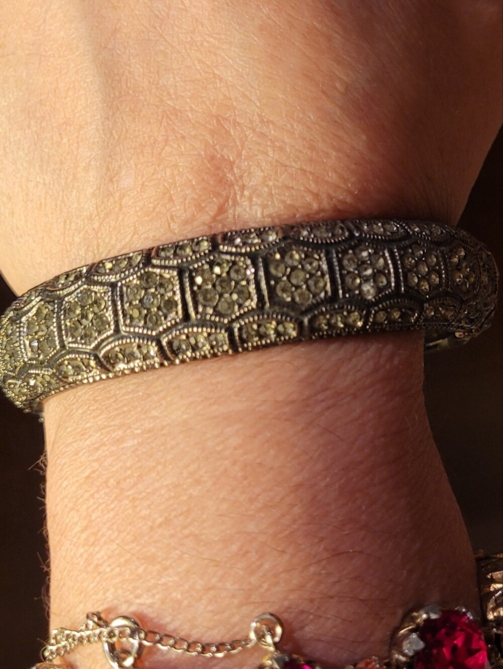Antiqued Deco Bracelet Silver-Tone Marcasite-Style Hinged Bangle